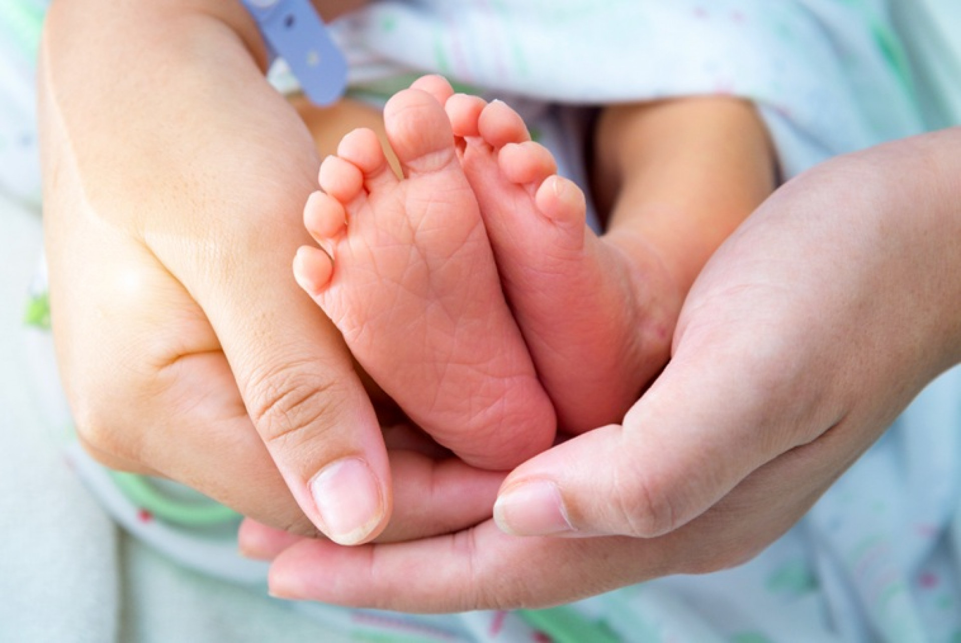 Lei que obriga maternidades a divulgarem canais de denúncia contra violência obstétrica é sancionada