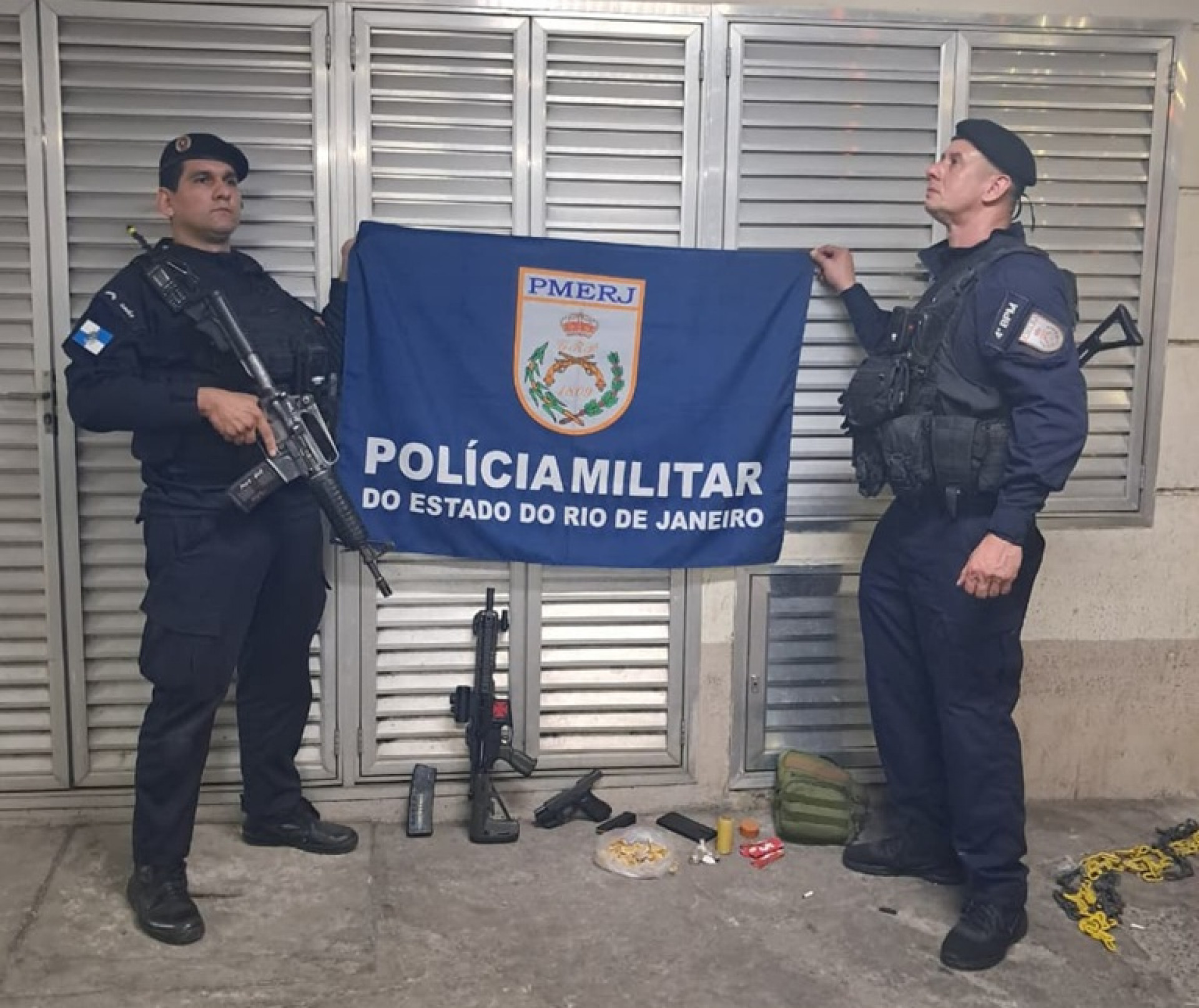 Homem com fuzil e drogas morre em confronto com policiais em São Cristóvão