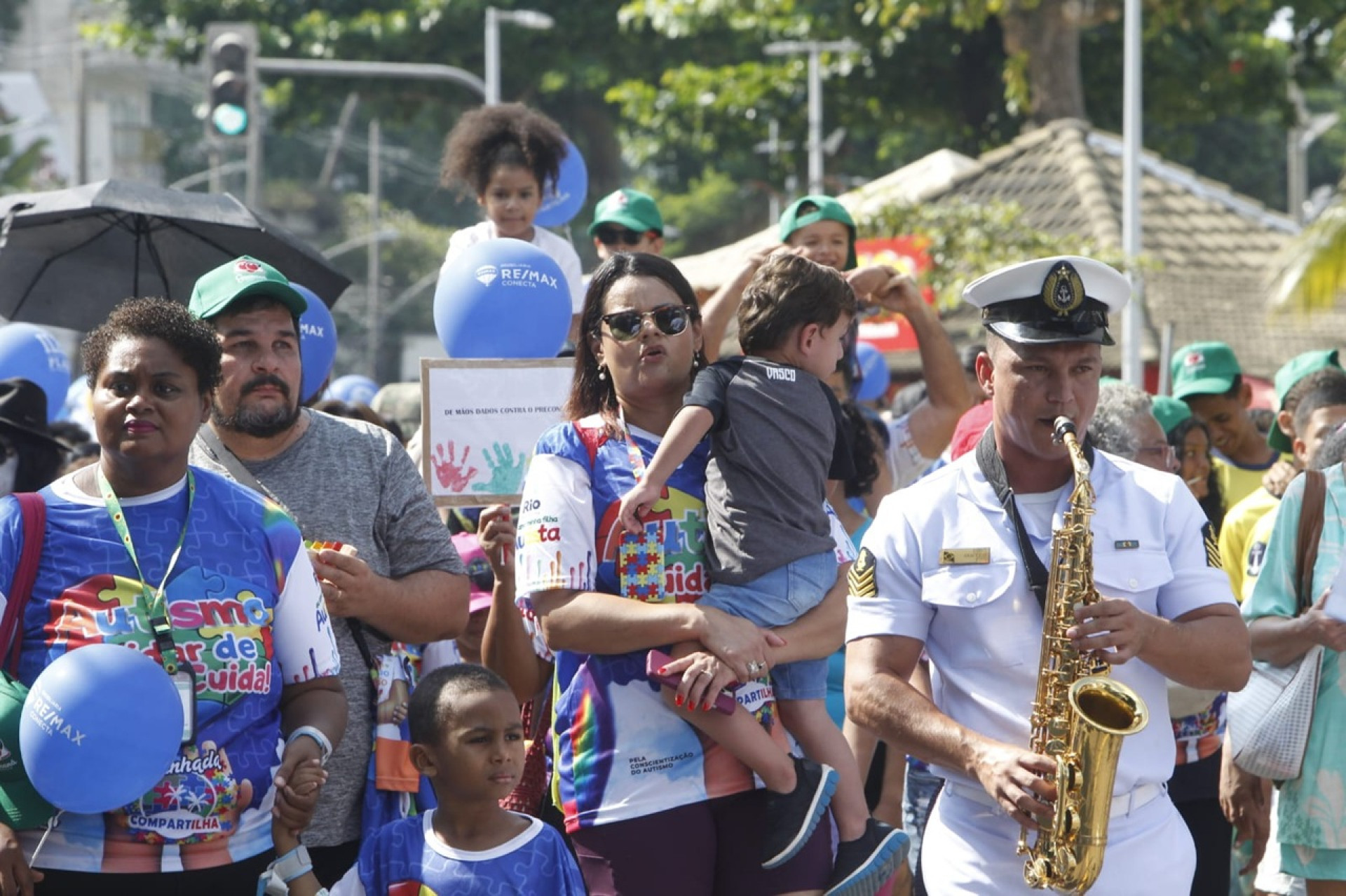 A caminhada partiu da Praia da Bica, na Ilha do Governador - Reginaldo Pimenta/Agência O Dia