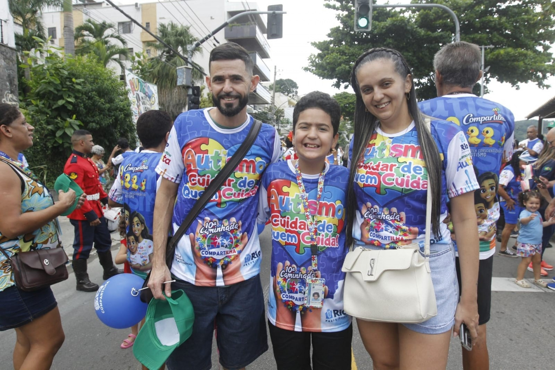 Bruna com o filho, Mois&eacute;s, e o marido, G&ecirc;nio - Reginaldo Pimenta/Ag&ecirc;ncia O Dia