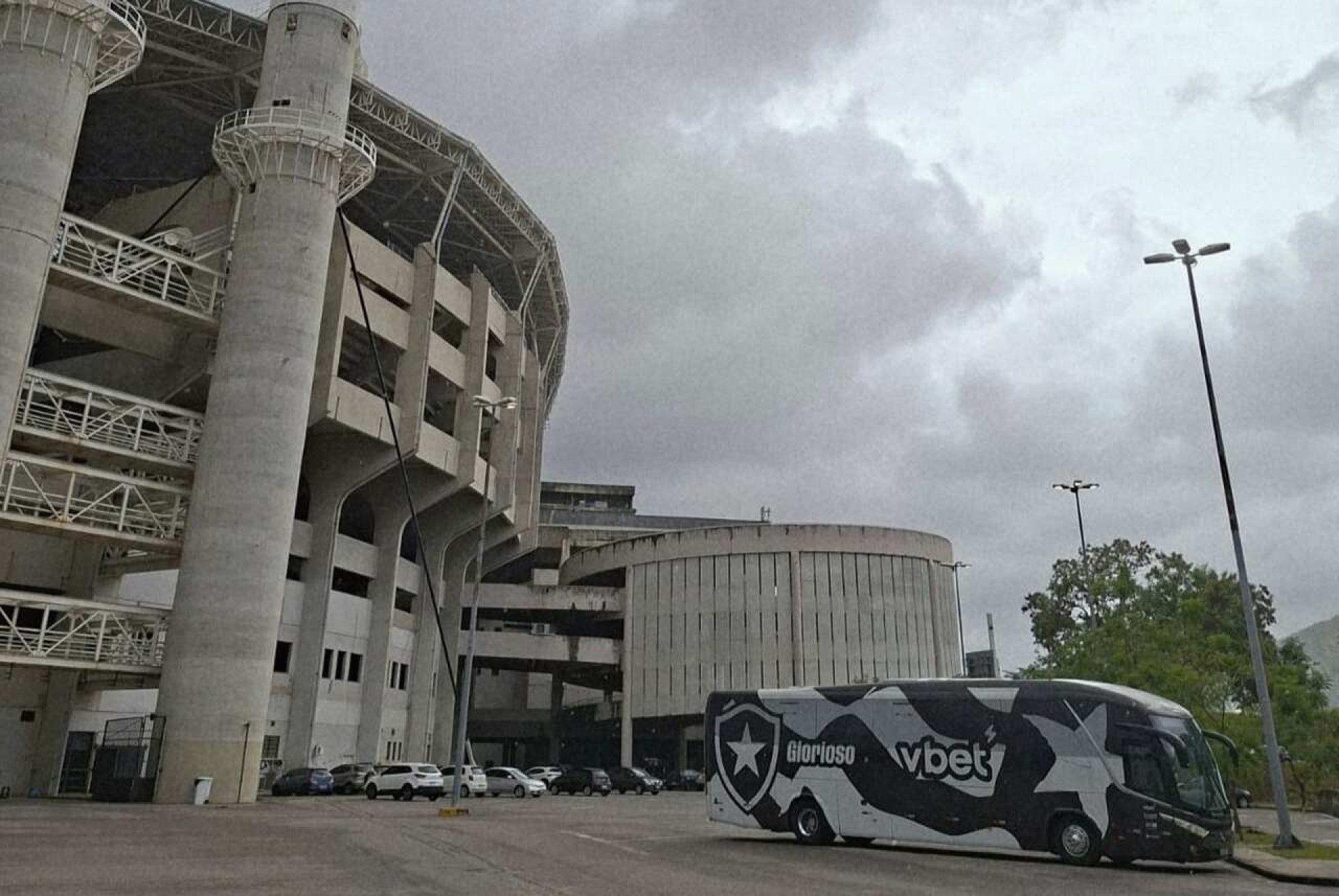 Procura por ingressos para Botafogo x Chape &eacute; baixa
