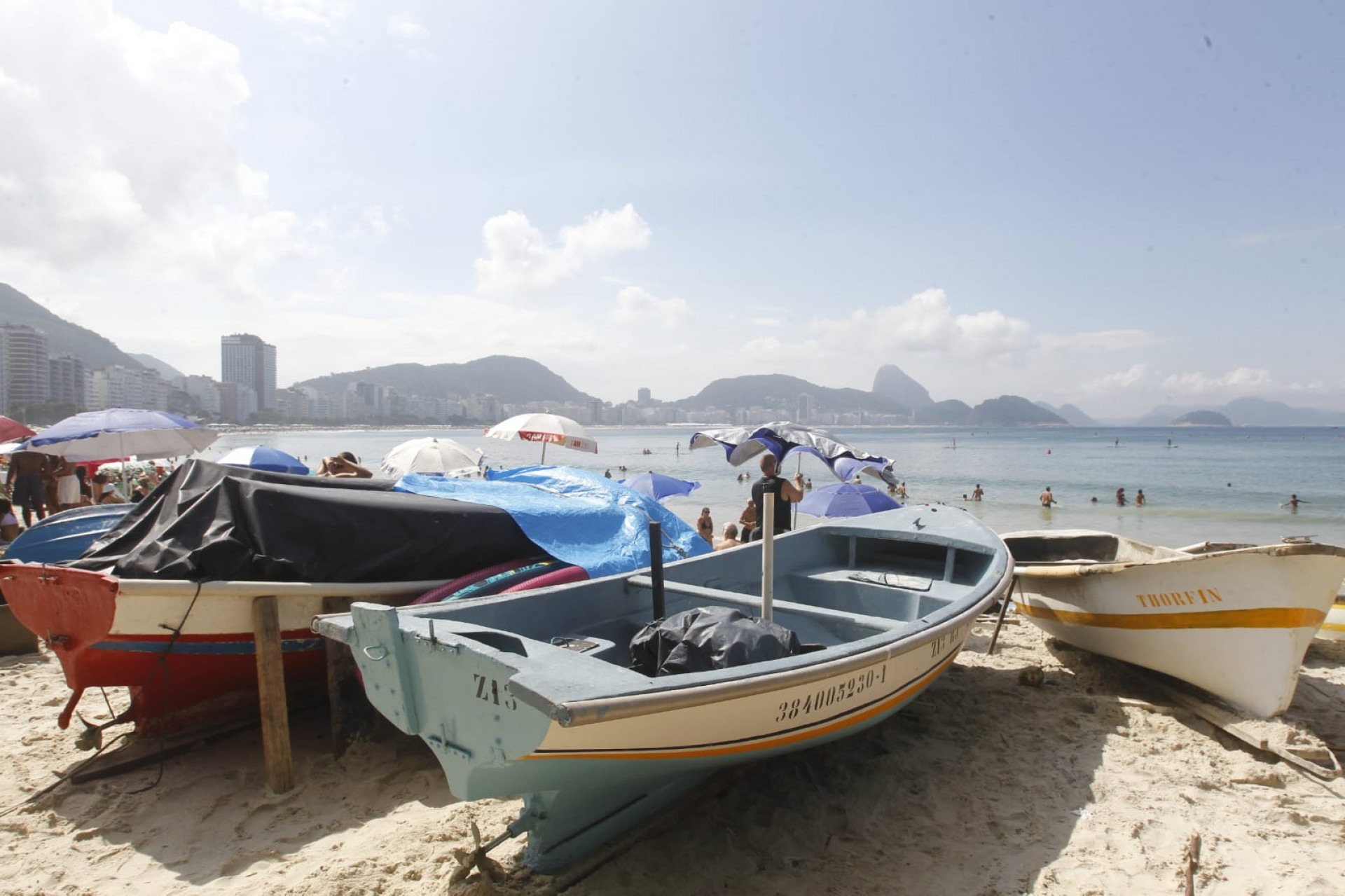 Banhistas aproveitam domingo (19) ensolarado na praia de Copacabana - Reginaldo Pimenta / Agência O Dia