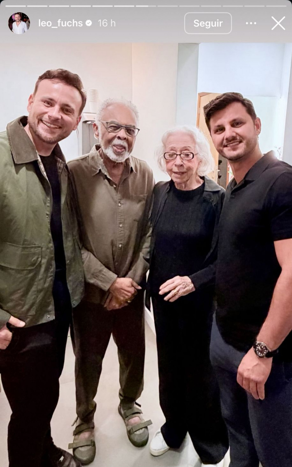 Leo Fuchs ao lado de Gilberto Gil, no espetáculo de Fernanda Montenegro - Reprodução / Instagram