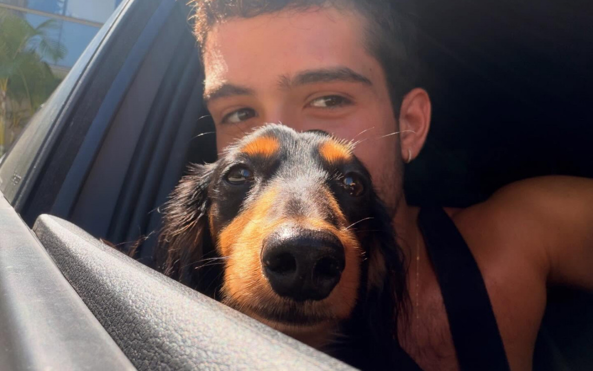 João Guilherme celebra aniversário de cachorro adotado com a ex-namorada Bruna Marquezine