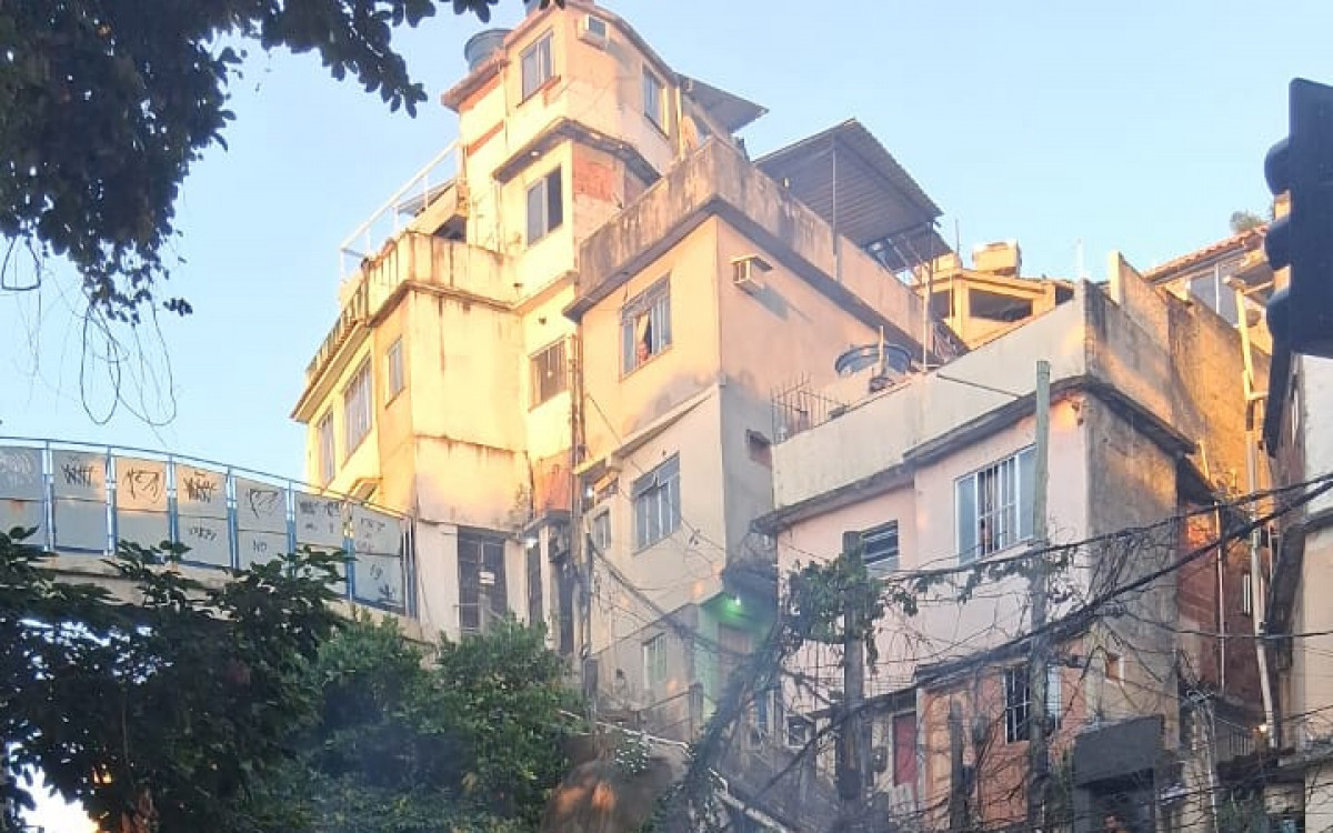 Lixeiras foram incendiadas para fechamento da Av. Niemeyer 