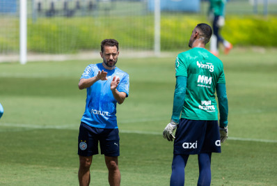 Everton Ribeiro conta bastidores de recente reunião com campeões pelo Flamengo