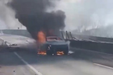 Explosão de caminhão-tanque deixa mortos e feridos na Via Dutra