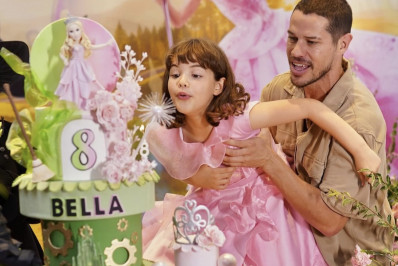 Filha de José Loreto comemora aniversário ao lado do pai