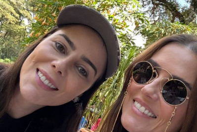 Deborah Secco publica homenagem no aniversário da irmã: 'Minha defensora'