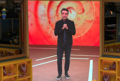 Tadeu Schmidt quebra protocolo e demonstra apoio à Ana Paula 