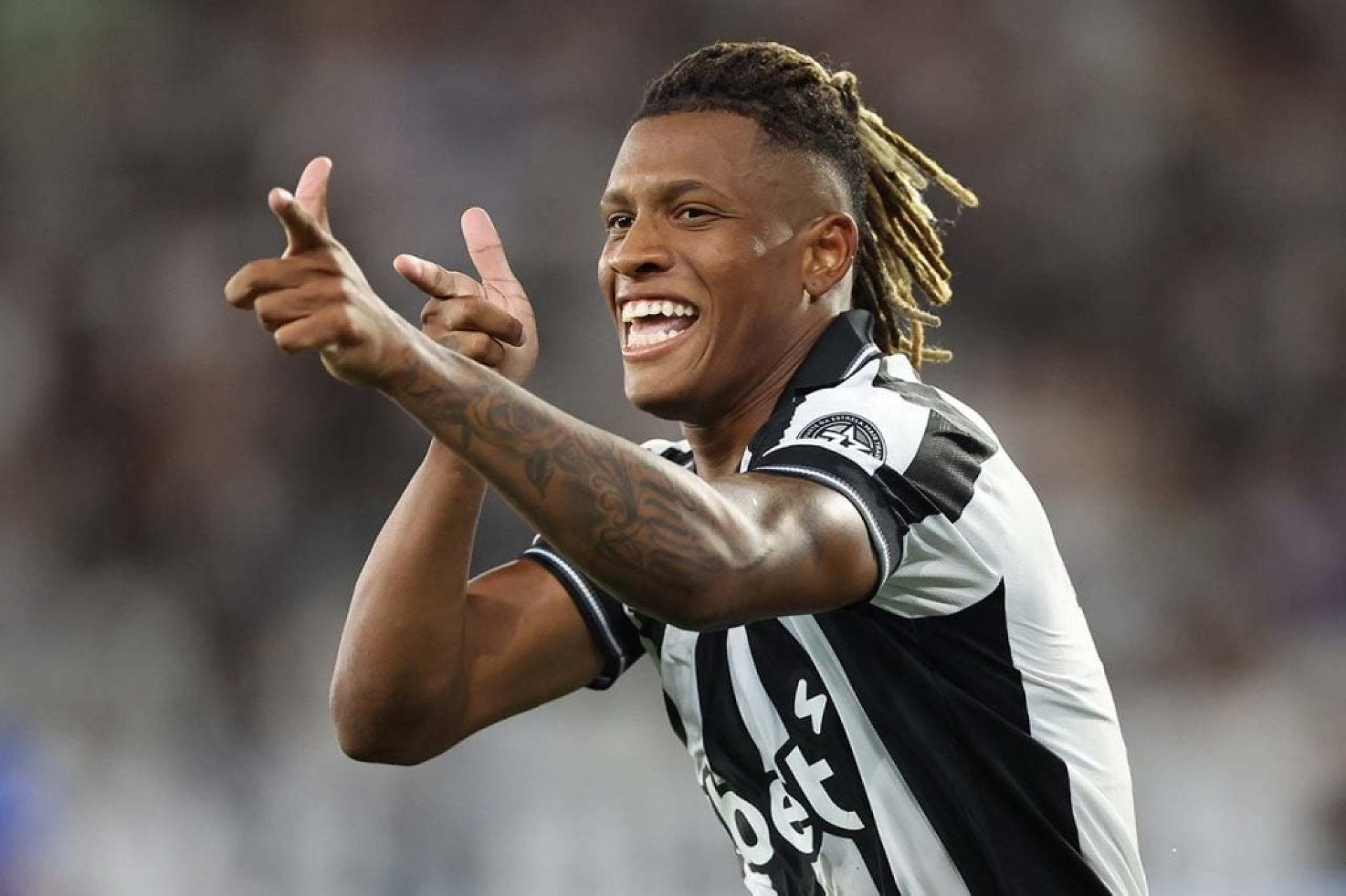 Empres&aacute;rios acionam Botafogo na Justi&ccedil;a por d&iacute;vida por Danilo