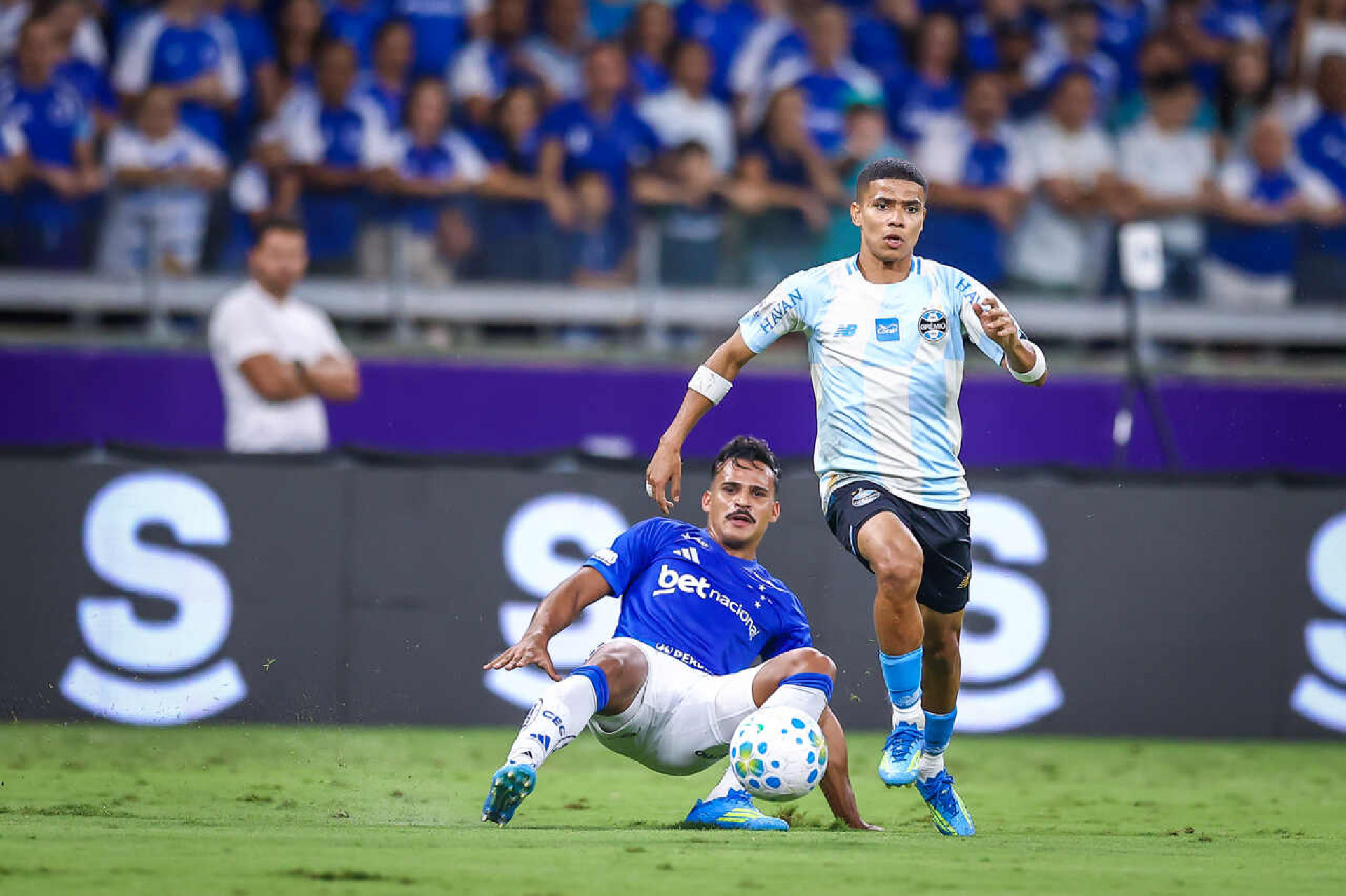 Press&atilde;o amplia no Gr&ecirc;mio ap&oacute;s derrota e busca rea&ccedil;&atilde;o em casa pela Copa do Brasil