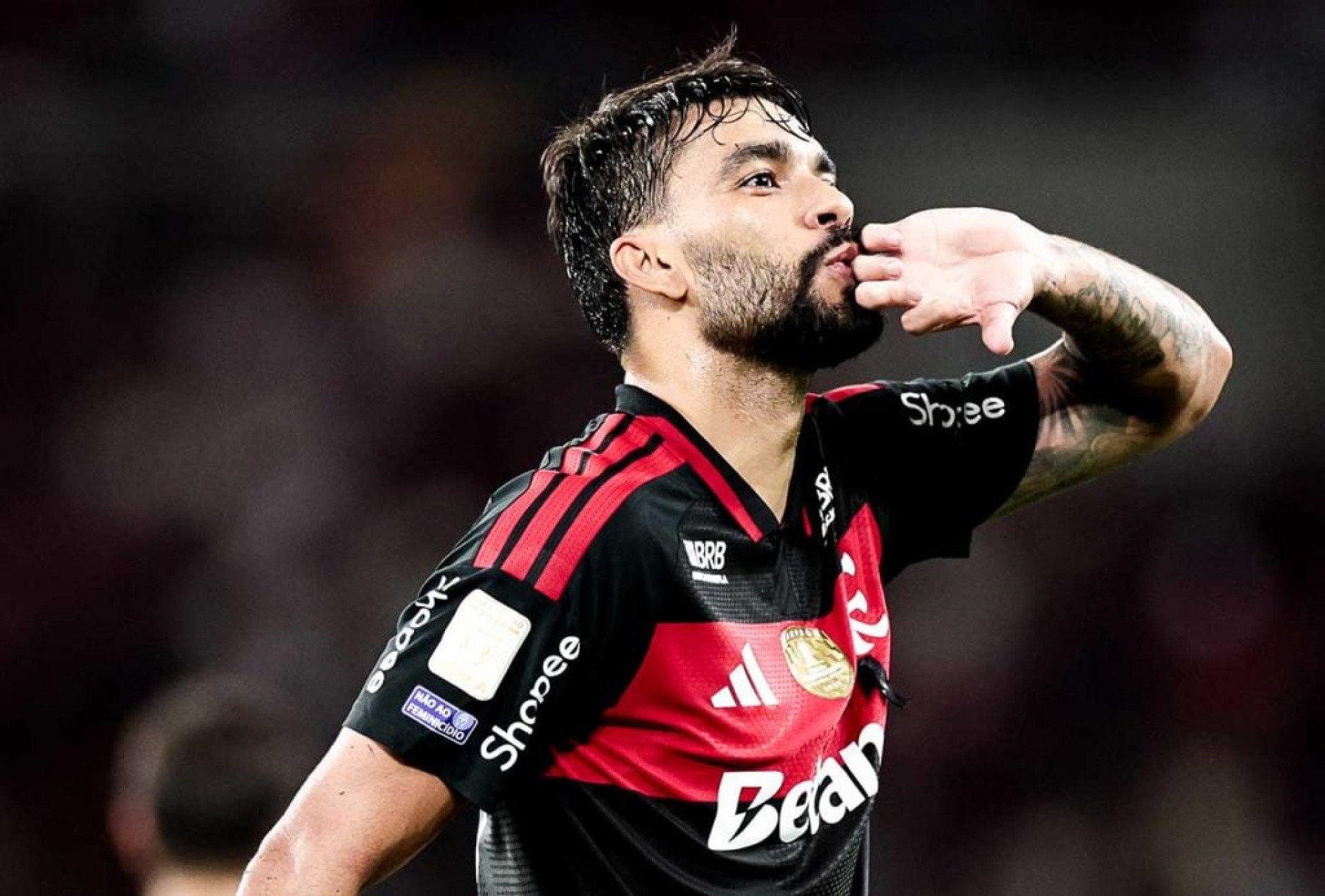 Paquet&aacute; sofre edema na coxa esquerda e desfalca Flamengo