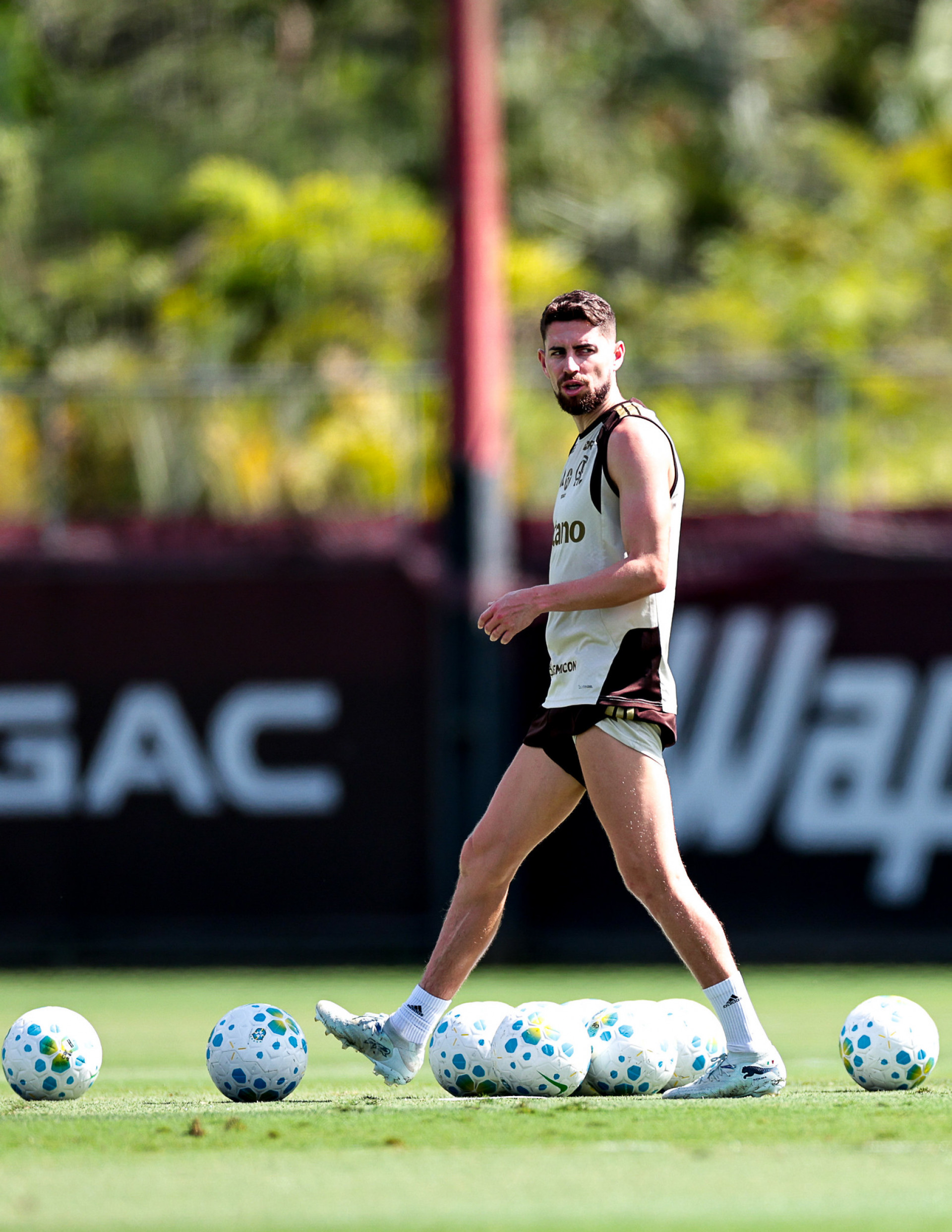 Com Jorginho na lista, veja os relacionados do Flamengo para enfrentar o Vitória