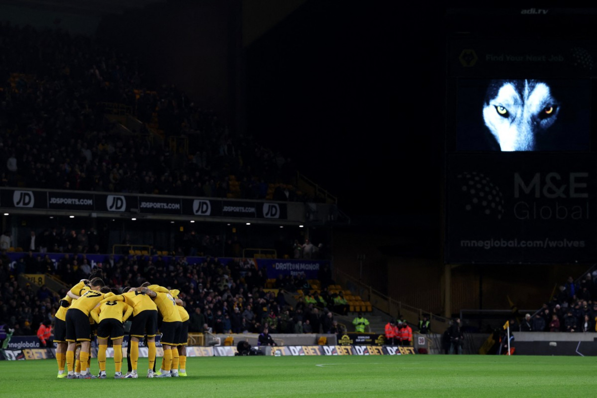 Time de André e João Gomes, Wolverhampton é rebaixado na Inglaterra