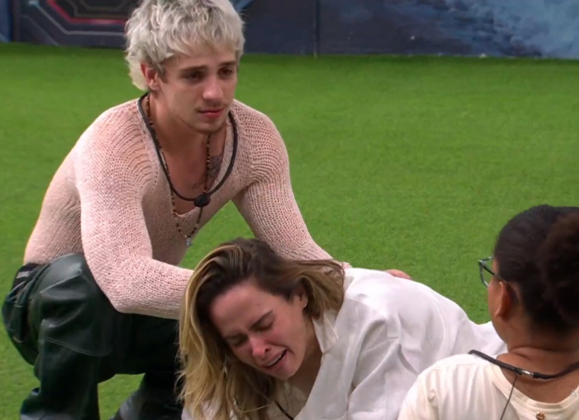 Ana Paula chora e recebe apoio de Milena e Juliano - Reprodução de vídeo