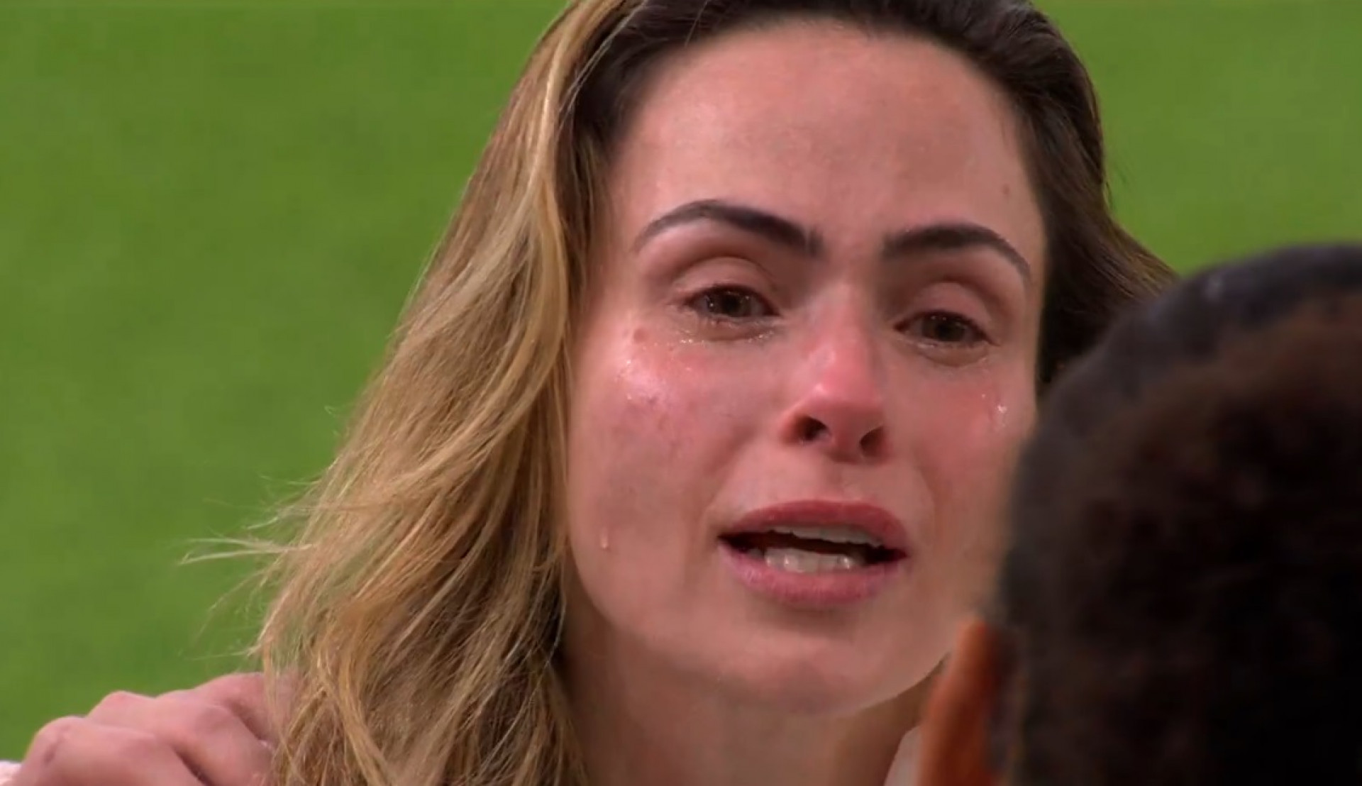 Ana Paula chora e recebe apoio de Milena e Juliano - Reprodução de vídeo