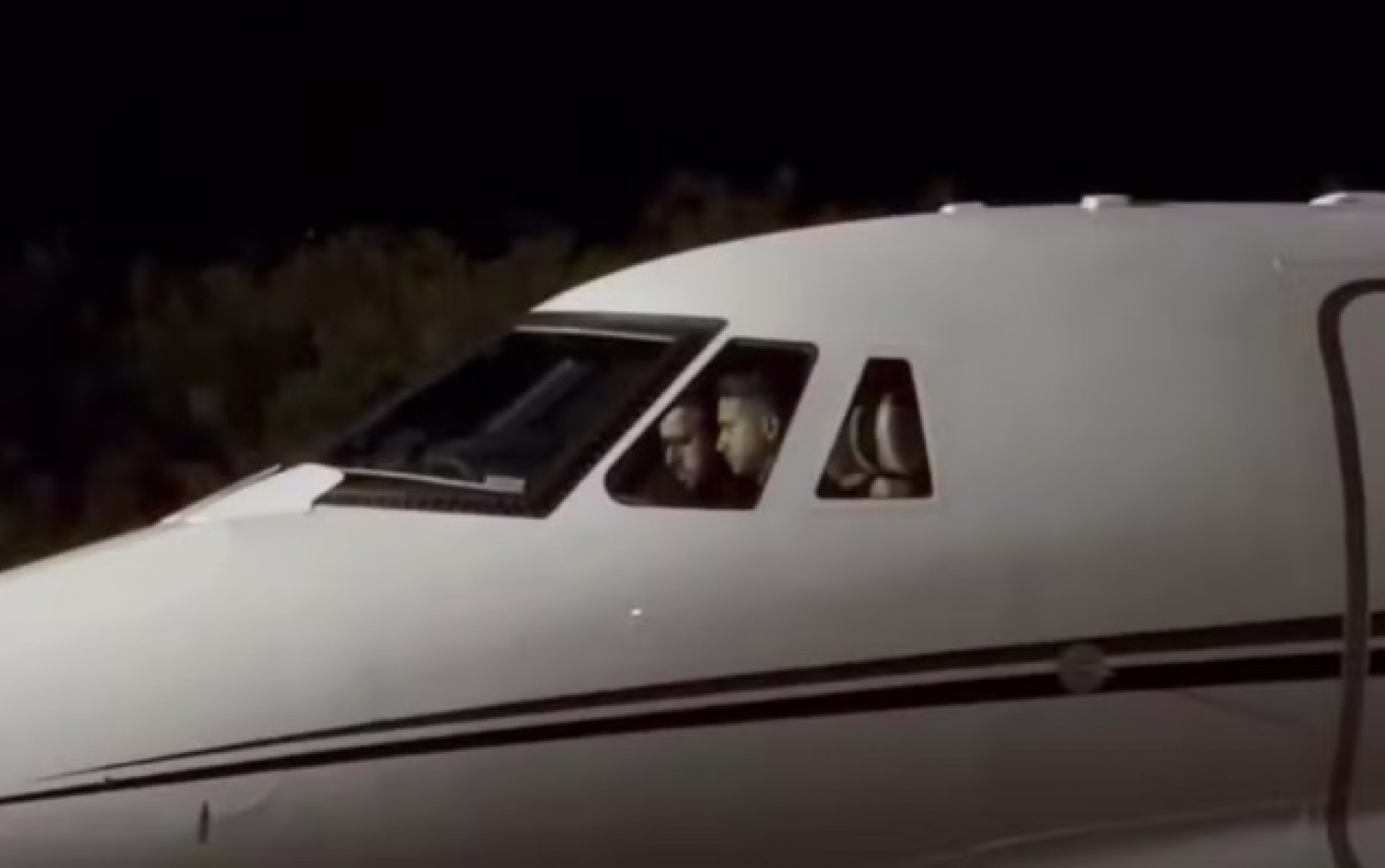 Sertanejo Juliano assume comando de jato de R$ 80 milhões após show