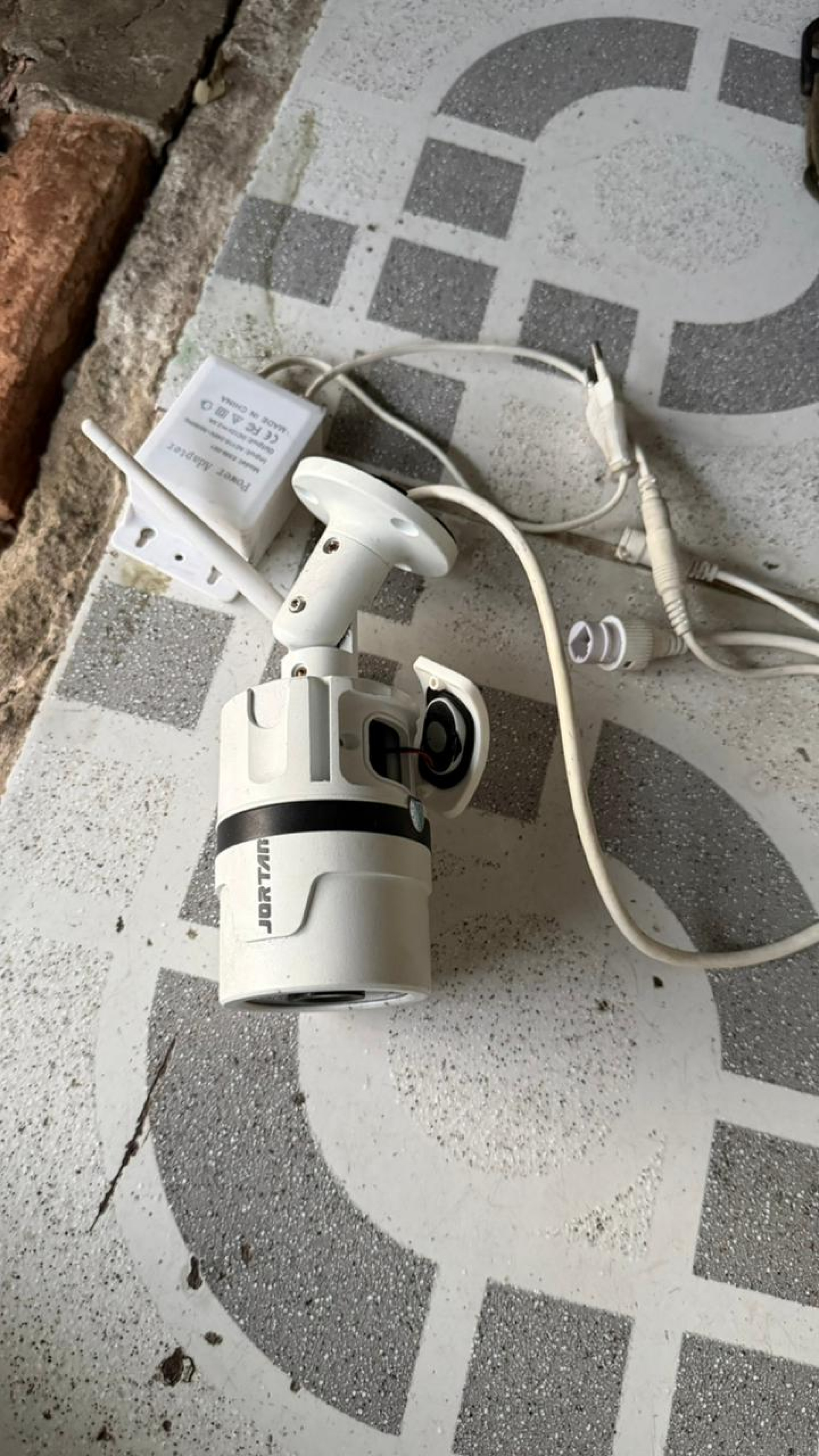 Câmeras foram retiradas de postes no Morro do Juramento, em Vicente de Carvalho - Divulgação / Polícia Militar