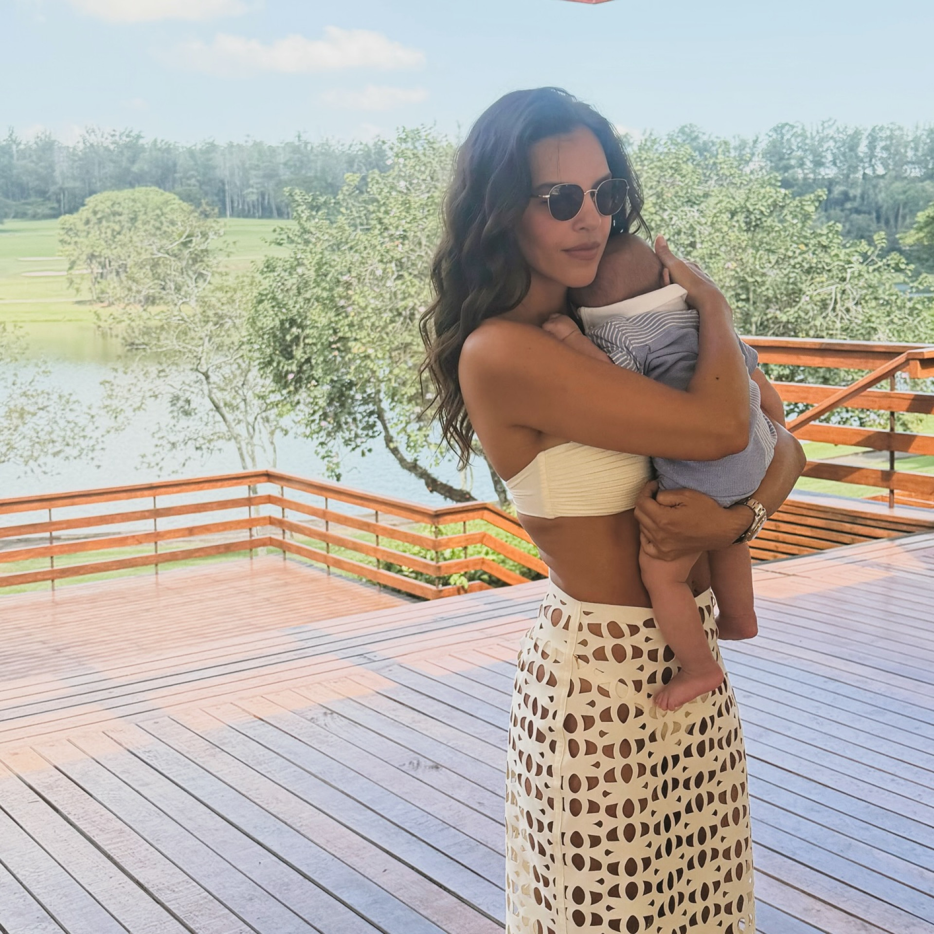 Mariana Rios divide registros com o filho em dia de sol e descanso - Reprodução Instagram