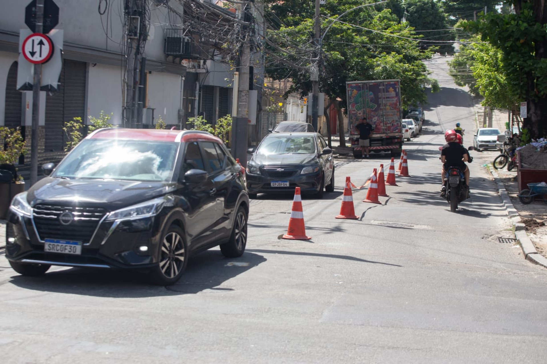 Intervenções no trânsito da Rua Cachambi começaram no último sábado (18) - Érica Martin / Agência O Dia