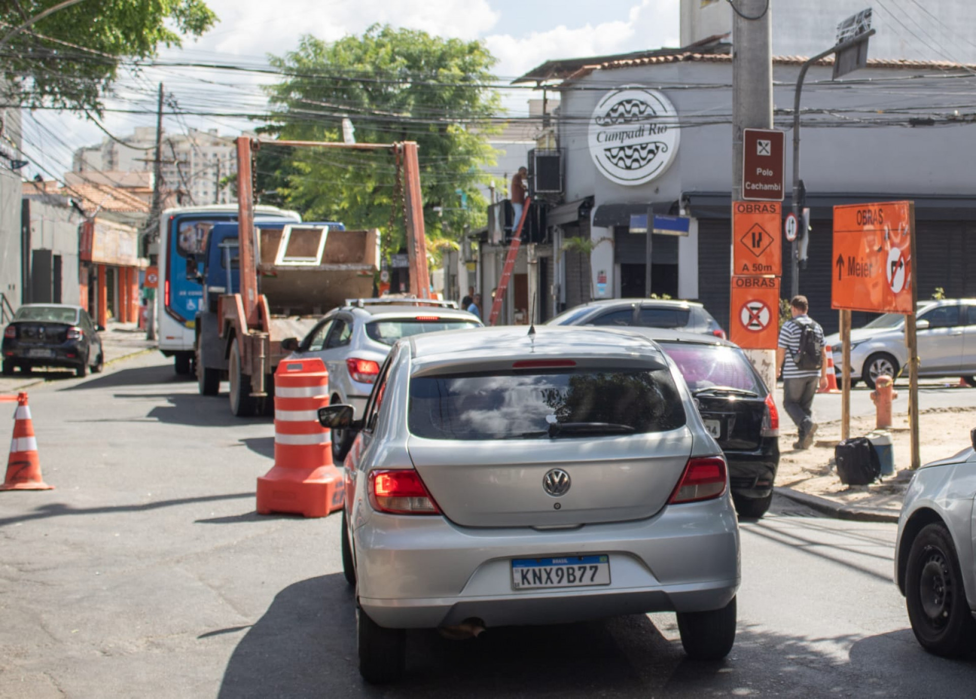 Intervenções no trânsito da Rua Cachambi começaram no último sábado (18) - Érica Martin / Agência O Dia