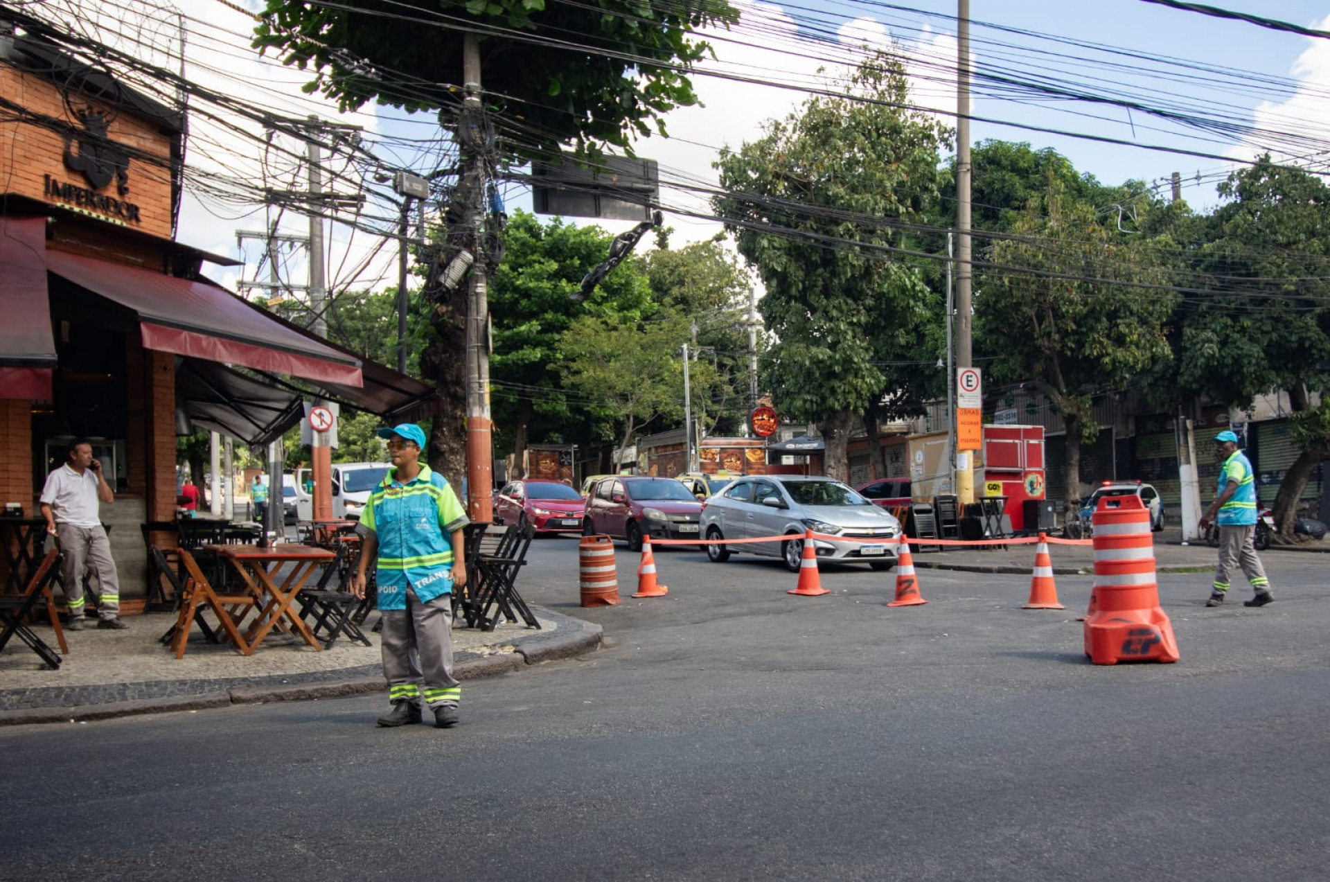 Intervenções no trânsito da Rua Cachambi começaram no último sábado (18) - Érica Martin / Agência O Dia