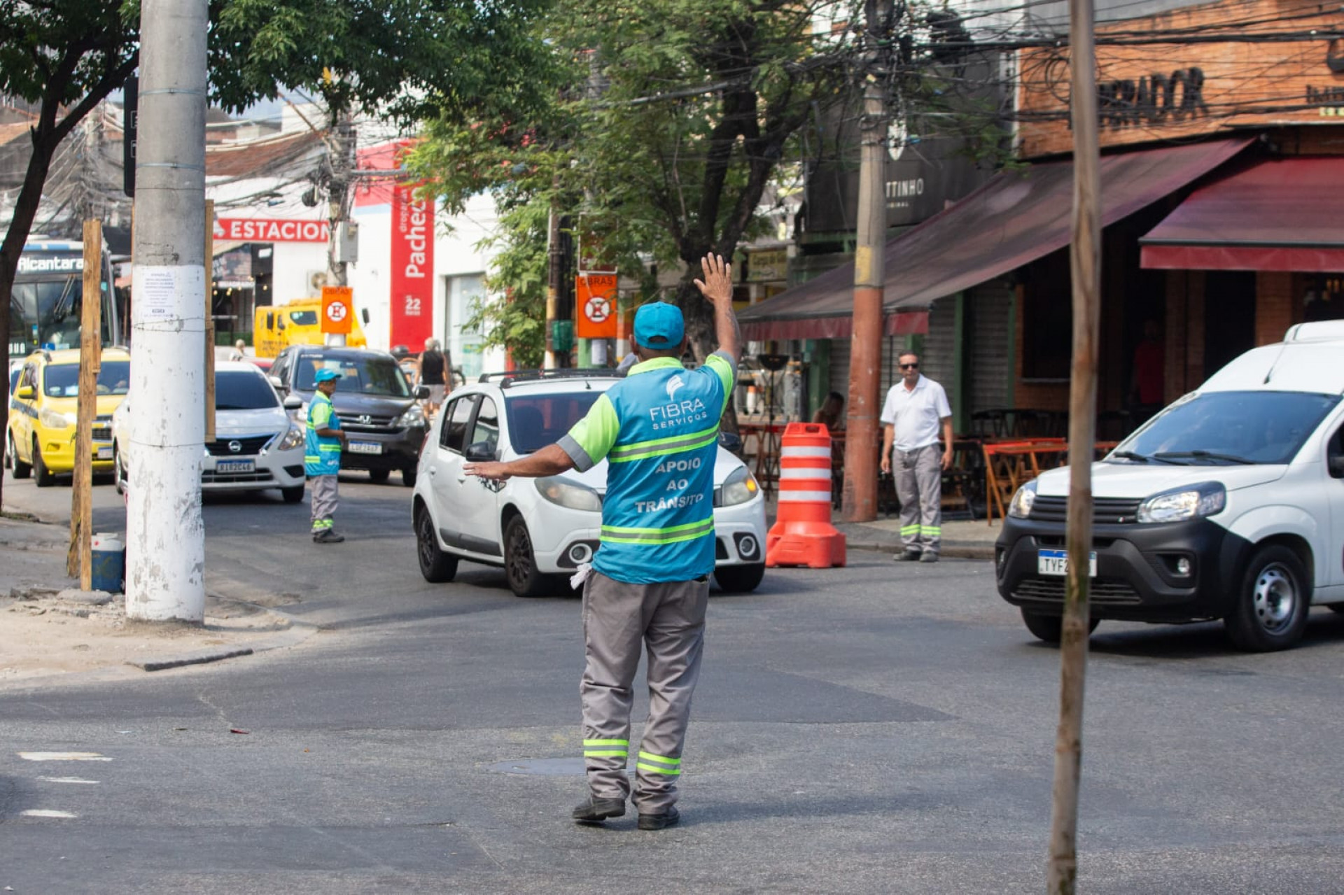 Intervenções no trânsito da Rua Cachambi começaram no último sábado (18) - Érica Martin / Agência O Dia