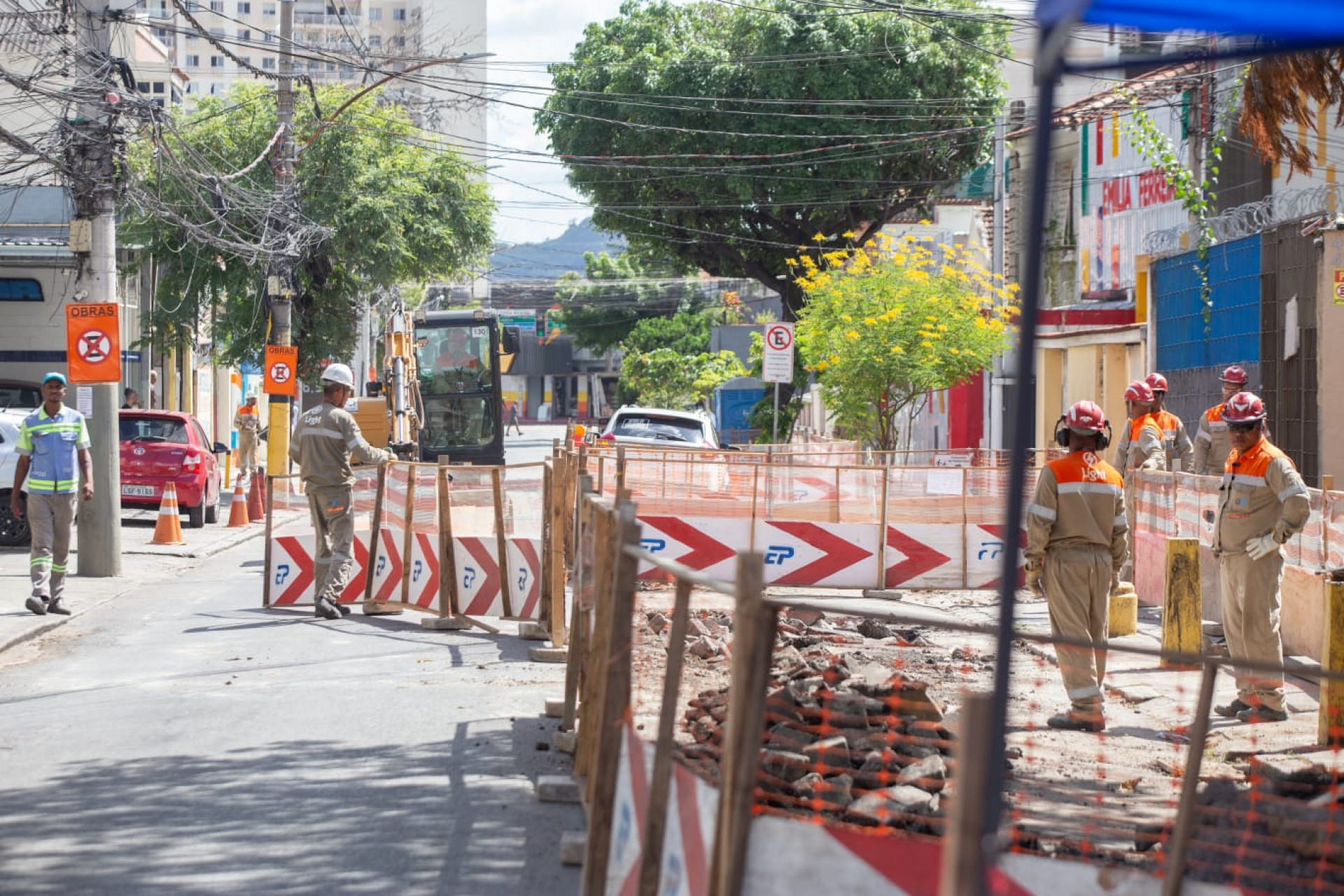 Intervenções no trânsito da Rua Cachambi começaram no último sábado (18) - Érica Martin / Agência O Dia