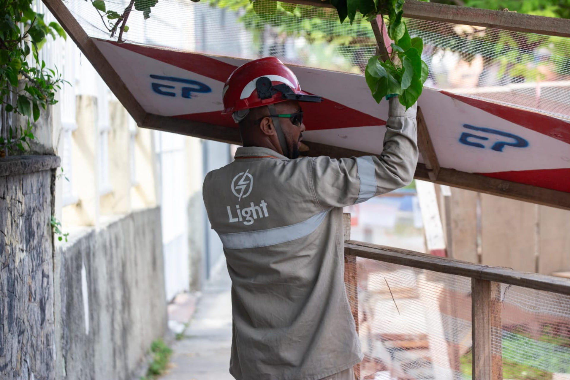 Intervenções no trânsito da Rua Cachambi começaram no último sábado (18) - Érica Martin / Agência O Dia