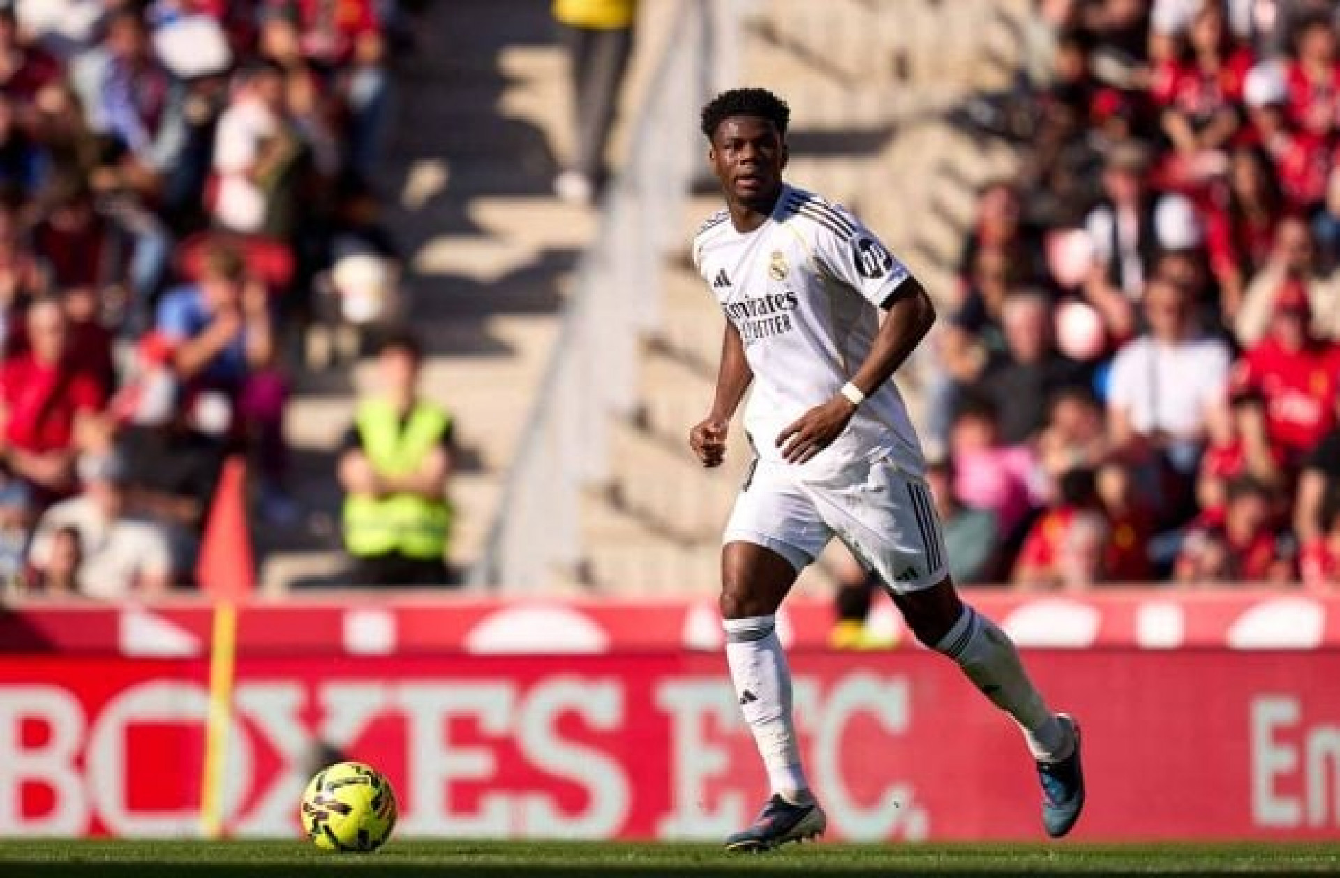 Manchester United mira Tchouam&eacute;ni e planeja reformula&ccedil;&atilde;o no meio-campo