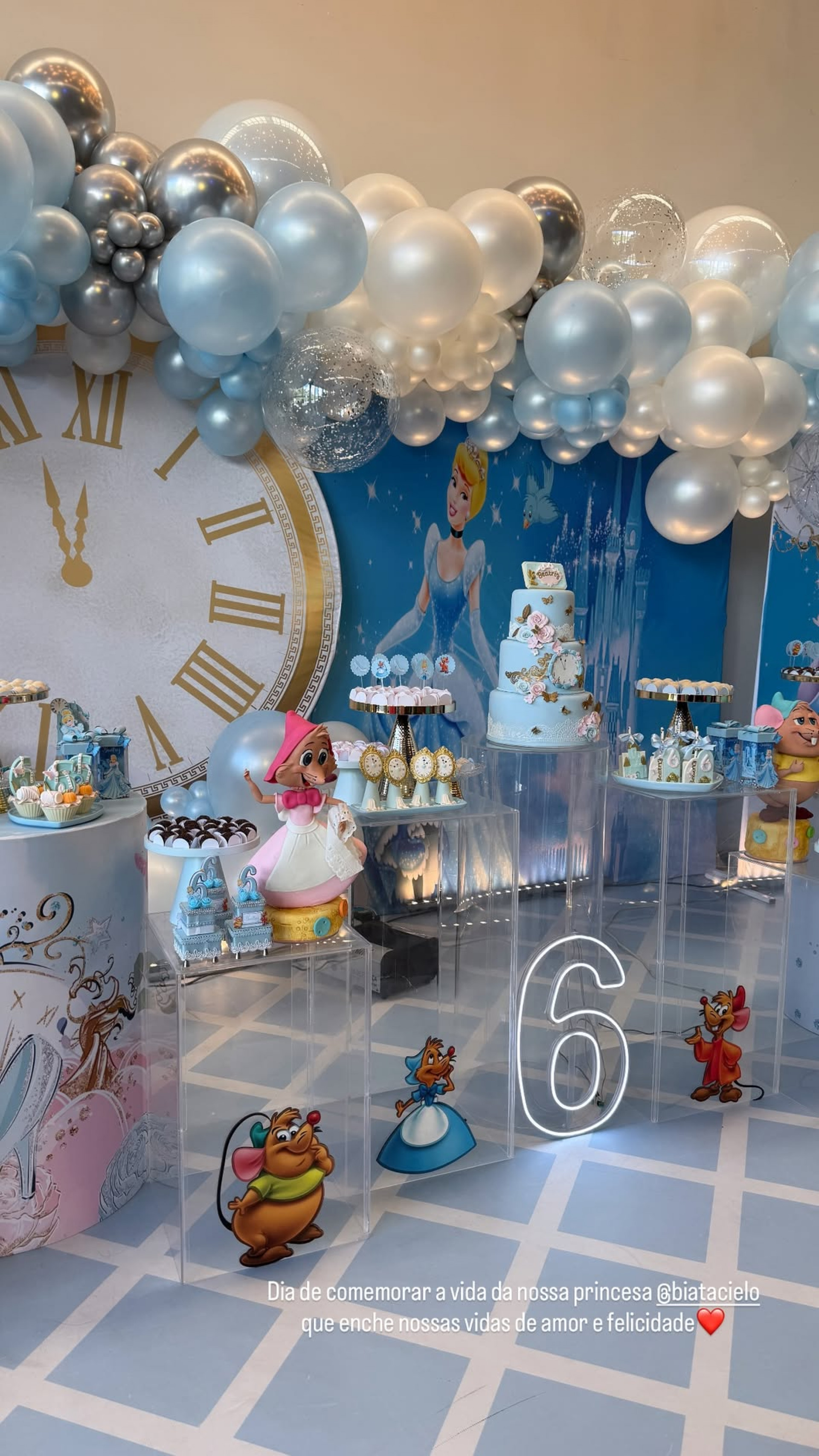 Filha de Tata Estaniecki e Júlio Cocielo faz 6 anos e reúne ex-casal em festa em São Paulo - Reprodução / Instagram