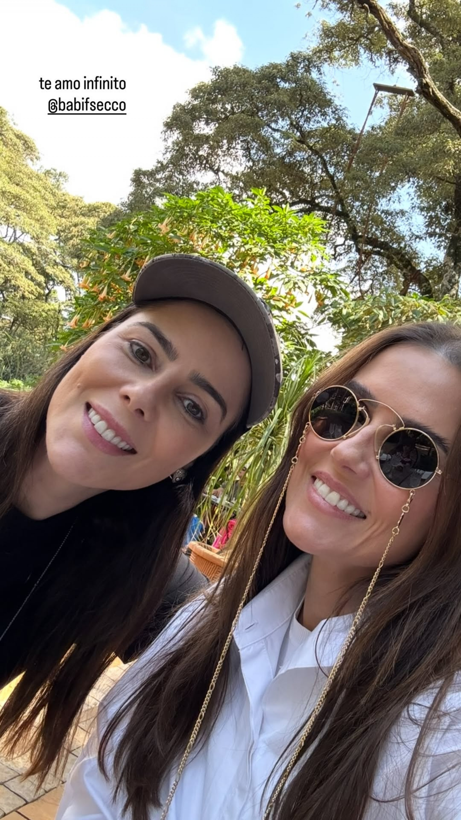 Deborah Secco festejou anivers&aacute;rio da irm&atilde; Barbara com homenagem nas redes  - Reprodu&ccedil;&atilde;o/Instagram