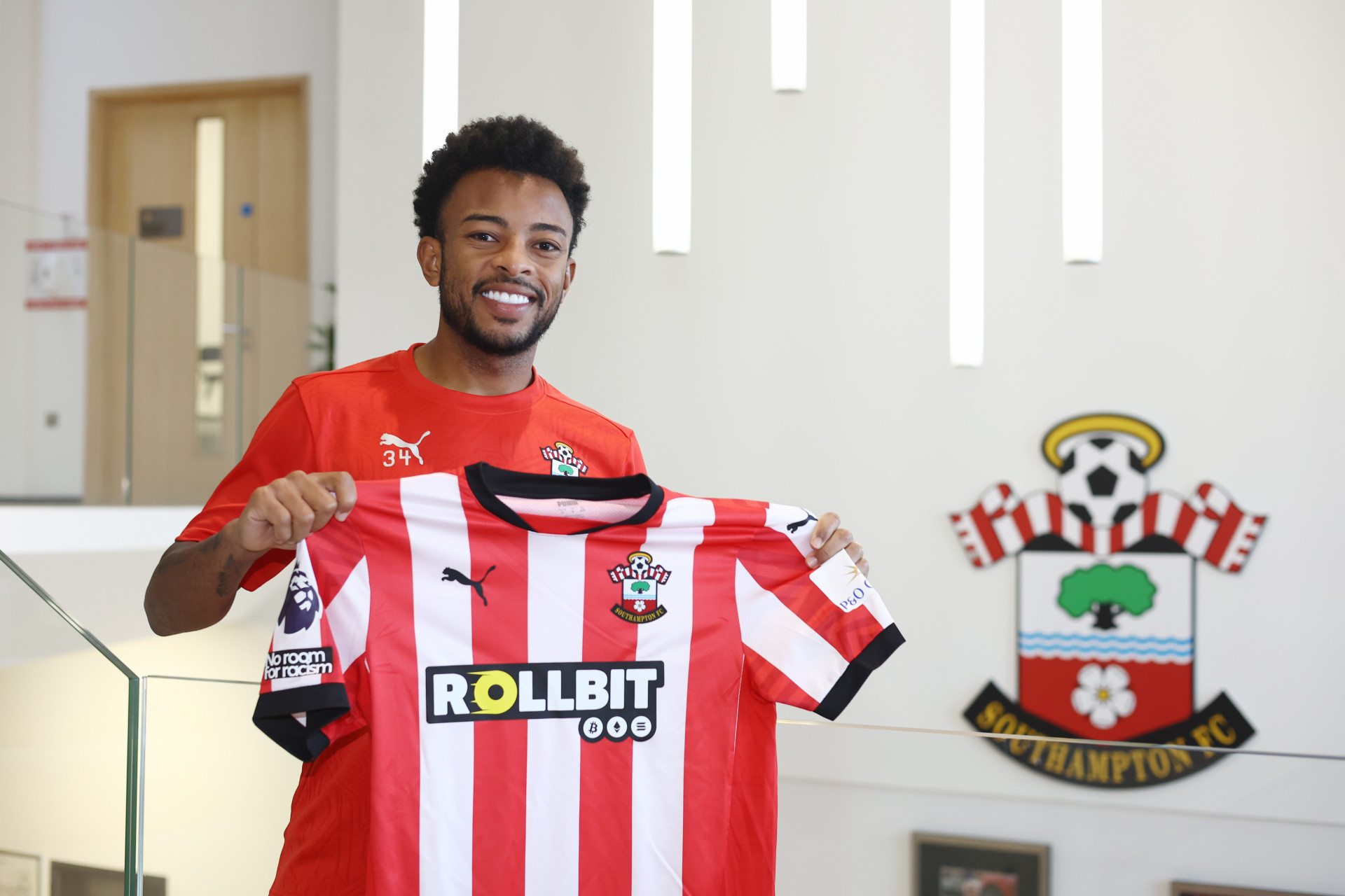 Welington do Southampton, &eacute; uma das op&ccedil;&otilde;es avaliadas pelo Flamengo para sua lateral-esquerda - Divulga&ccedil;&atilde;o