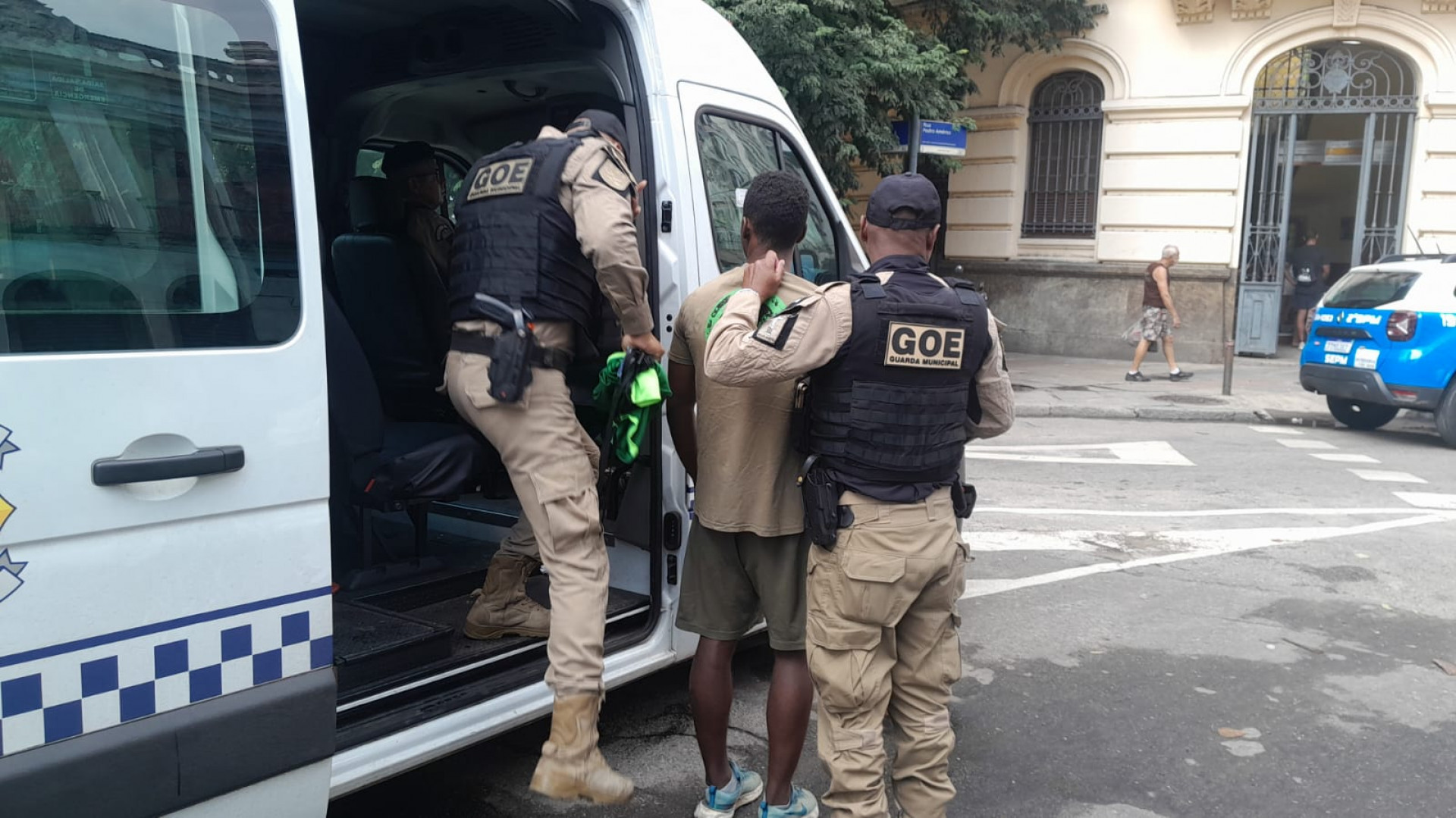 Quinze flanelinhas são detidos no entorno da Feira da Glória