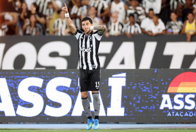 Botafogo marca no fim e larga na frente da Chape na Copa do Brasil