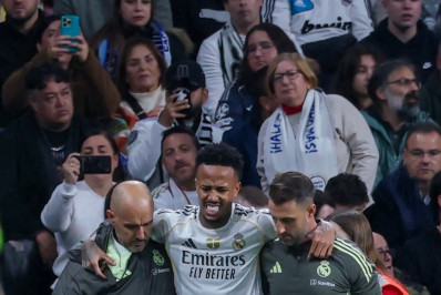 Éder Militão sente dores na coxa esquerda em vitória do Real Madrid e preocupa Seleção
