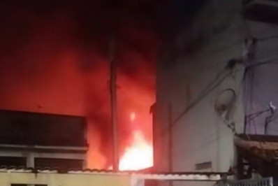 Incêndio atinge casa de festas em Nova Iguaçu