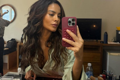 Bella Campos realiza antigo desejo e doa acervo para bazar solidário de ONG