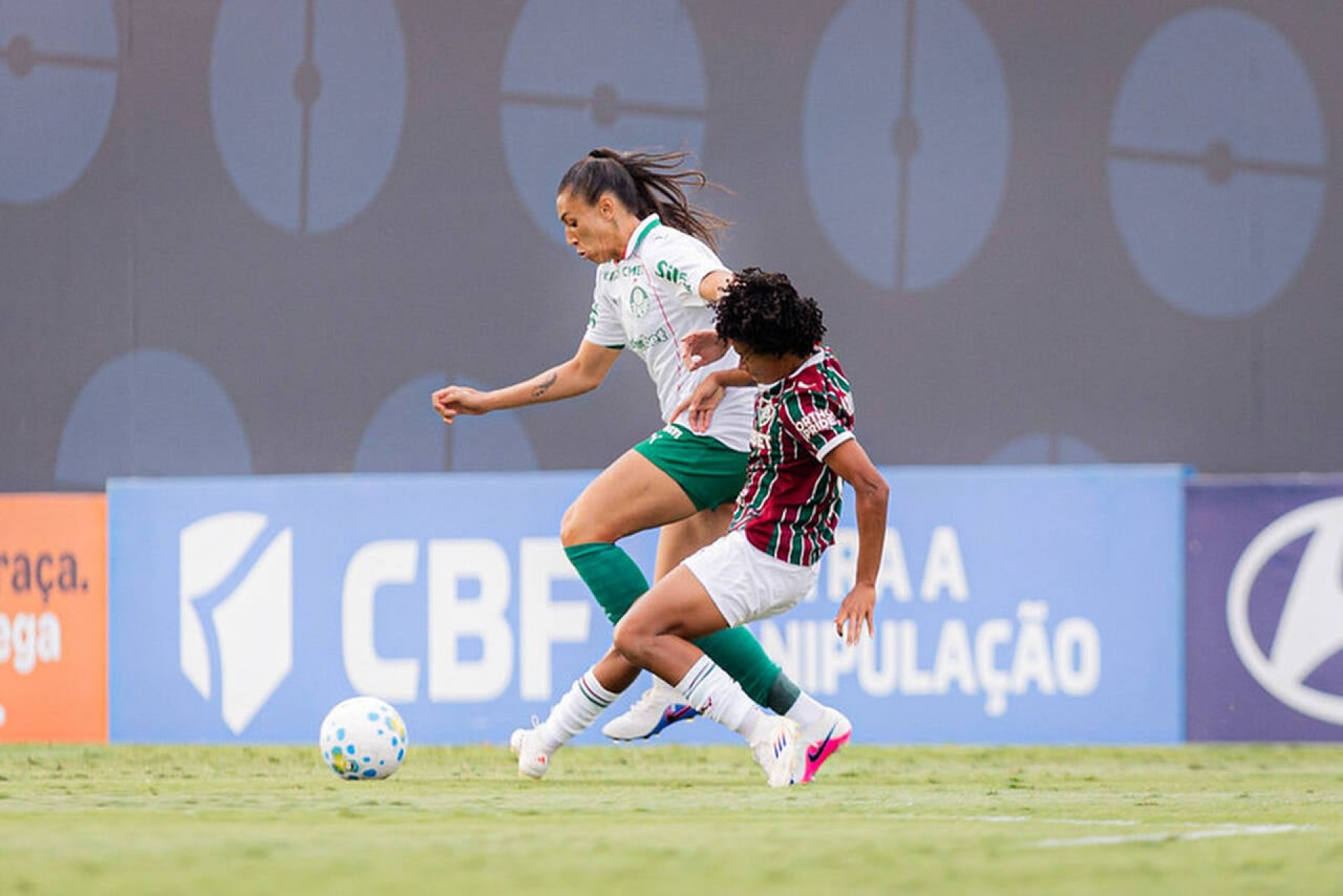 Tain&aacute; Maranh&atilde;o marca nos acr&eacute;scimos, e Palmeiras vira sobre Fluminense no Rio