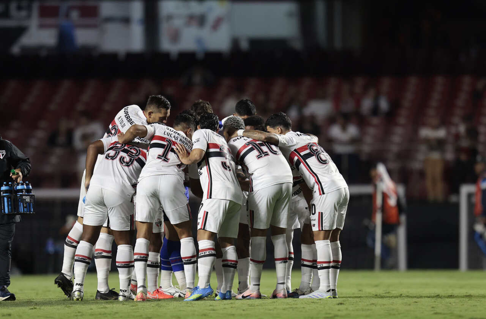 Roger admite frustra&ccedil;&atilde;o ap&oacute;s vaias no S&atilde;o Paulo e avisa: ”N&atilde;o vou desistir”