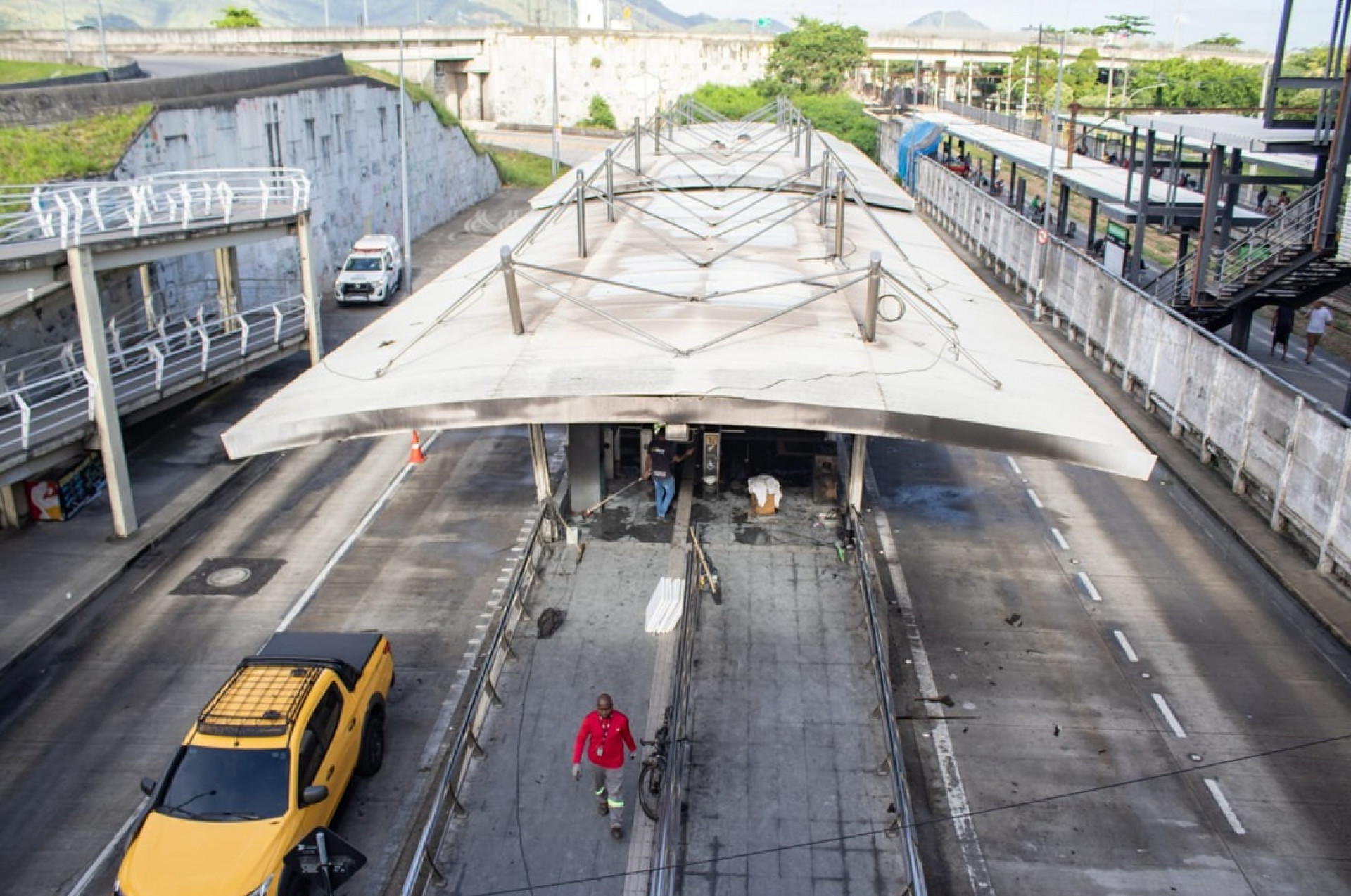 Equipes da Mobi-Rio já iniciaram os trabalhos para a reabertura da estação - Érica Martin/Agência O Dia