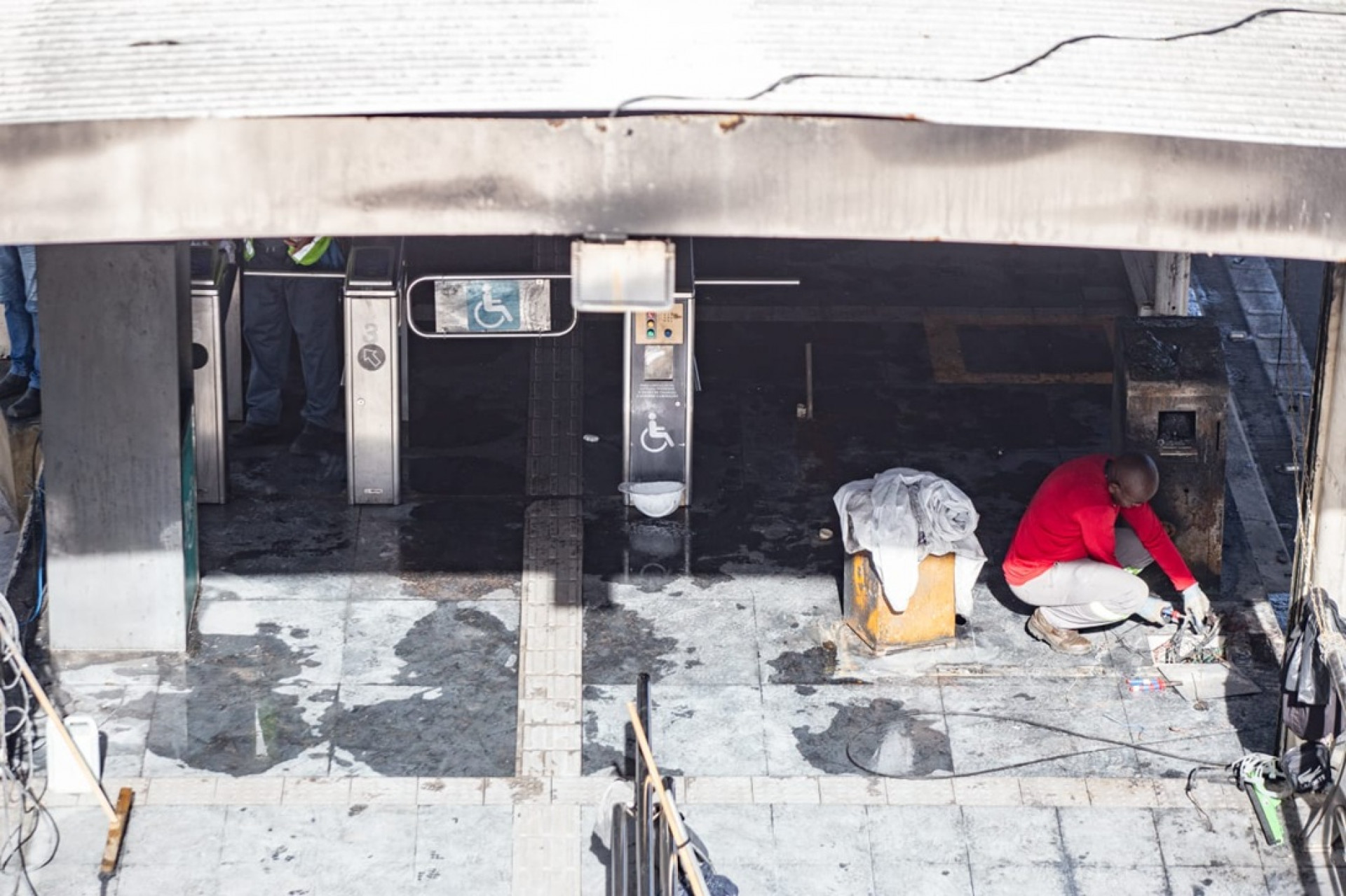 Equipes da Mobi-Rio já iniciaram os trabalhos para a reabertura da estação - Érica Martin/Agência O Dia