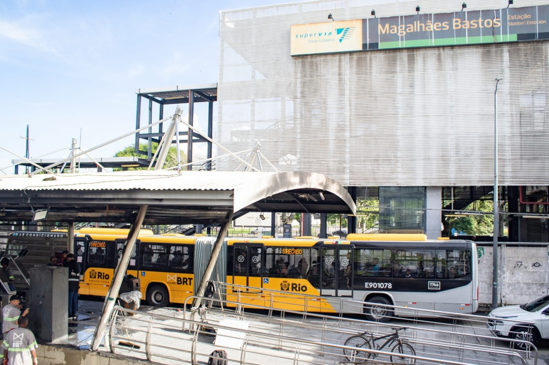 Estação Magalhães Bastos do BRT ficou interditada após o incêndio desta segunda (20) - Érica Martin/Agência O Dia