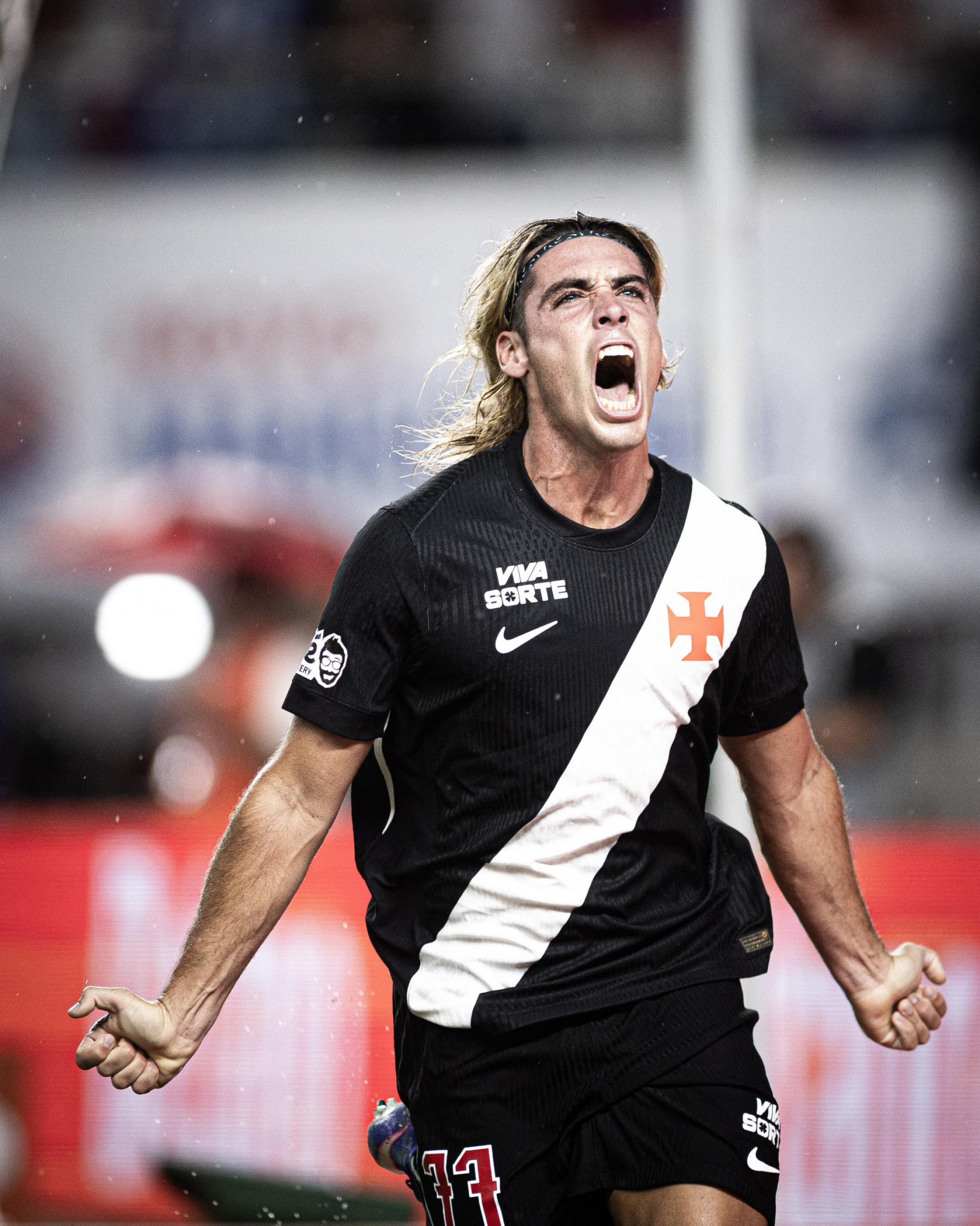 Spinelli destaca disputa no ataque do Vasco e admite alívio com gols: 'Aproveitei'