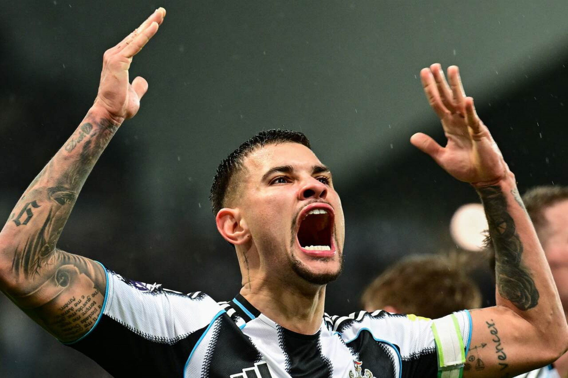 Bruno Guimar&atilde;es explica fase artilheira na Premier League e destaca foco na Copa do Mundo