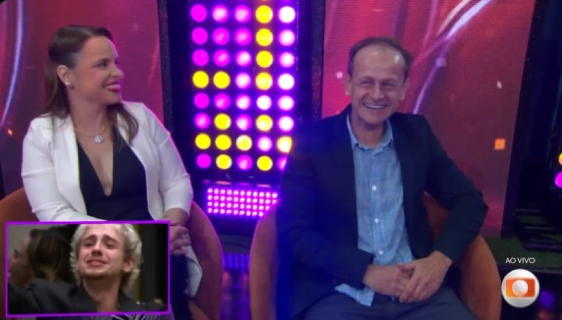 Juliano chorou ao rever os pais, Jonas e Mariana  - Reprodução de Vídeo/ X