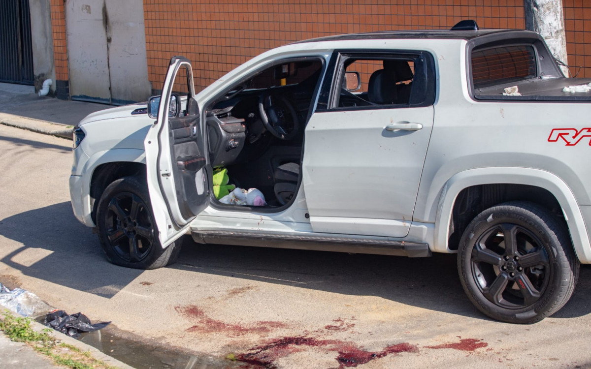 Daniel Patrício Oliveira morreu ao ser baleado dentro do próprio carro - Érica Martin / Agência O Dia
