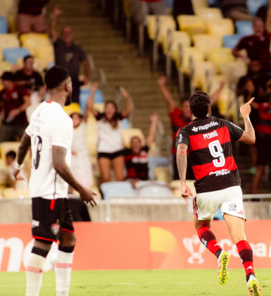Flamengo supera o Vitória e abre vantagem na Copa do Brasil