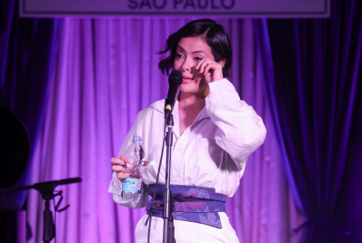 Li Martins se emociona em primeiro show após morte do marido